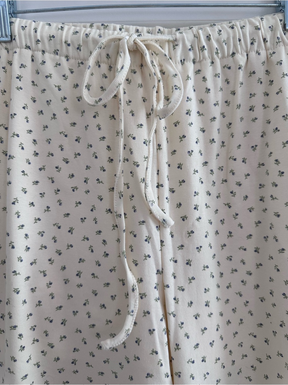 Bailey Rose Wide-Leg Cream Floral Printed Pants. - Picture 6 of 8